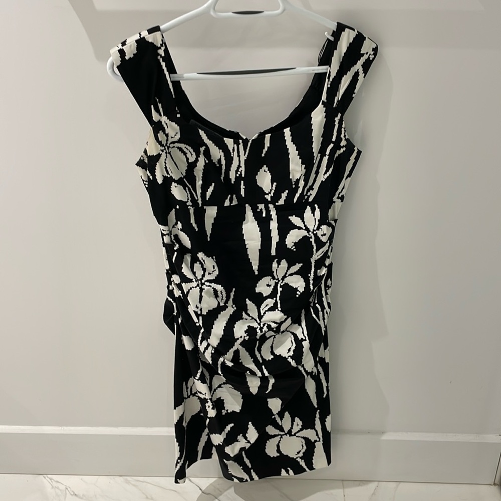 Black and white floral pattern dress 🖤🤍